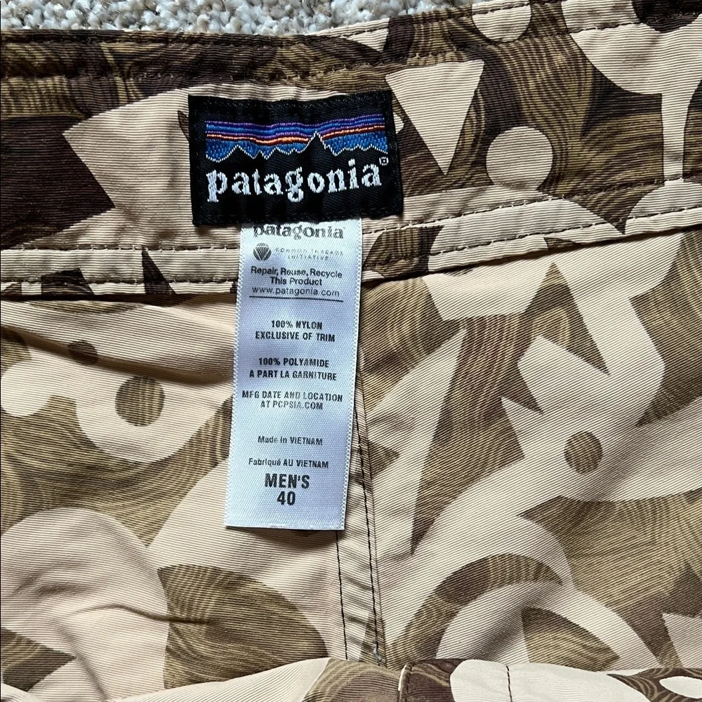 NWOT Patagonia Men’s Wavefarer Nuetral Abstract Swim Board Shorts 40 XXL